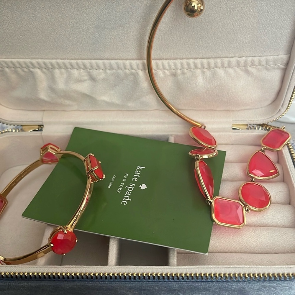 Gorgeous glass crystal Kate Spade set.🌸🌺🍄🍄